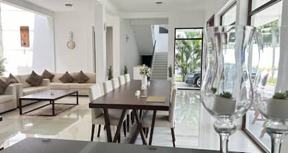 Spacious villa in charming Kandy with AC, Wi-Fi, fitness room.