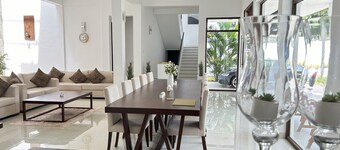 Spacious villa in charming Kandy with AC, Wi-Fi, fitness room.