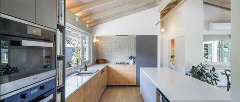 Refrigerador, microondas, horno, placa de cocina