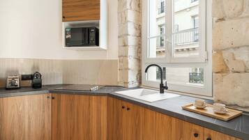 Fridge, microwave, stovetop, coffee/tea maker