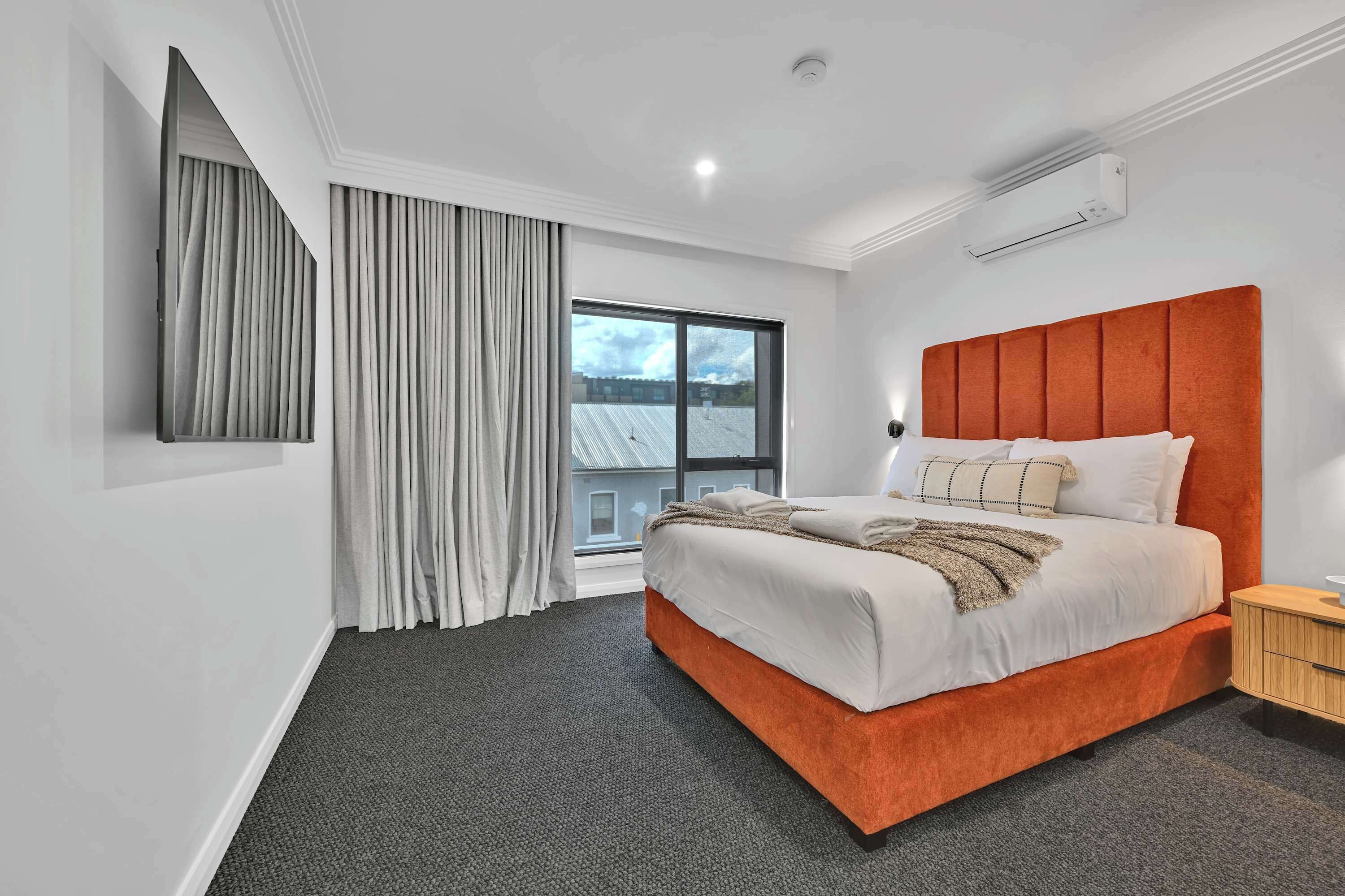 1 soveværelse, skrivebord, strygejern/strygebræt, weekendseng