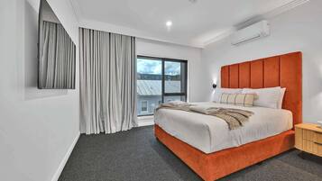 1 soveværelse, skrivebord, strygejern/strygebræt, weekendseng