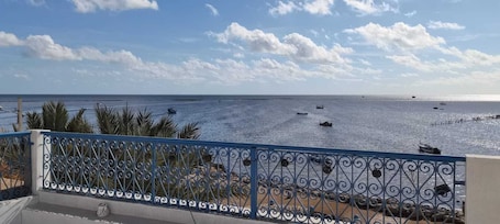 Comfort Double Room, Non Smoking, Private Bathroom | Terrace/patio. Beit El Ezz Kerkennah