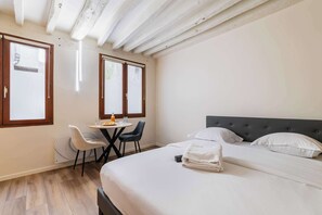 Iron/ironing board, WiFi, bed sheets