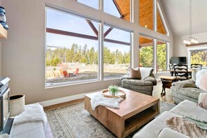 Smart-tv och eldstad