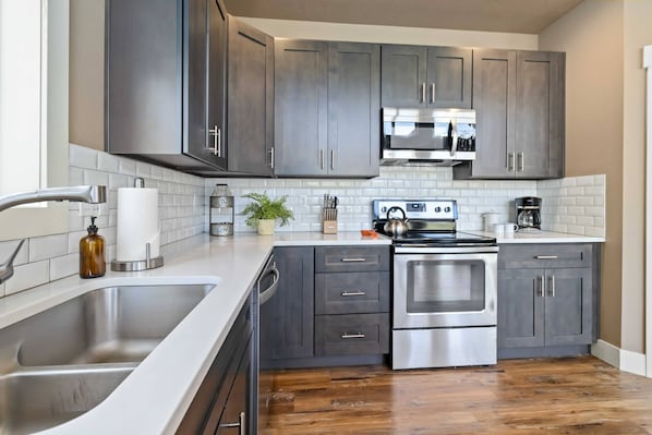 Fridge, microwave, oven, stovetop