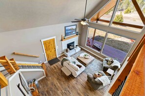 Smart TV, fireplace