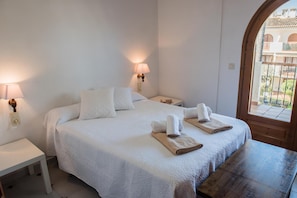 2 chambres, fer et planche à repasser, draps fournis