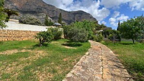 A stone pathway leading to a building with a mountainous backdrop. - Ker Blanc 8 pax - Javea, Costa Blanca (Javea)