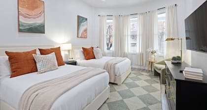 Spacious Loft for Groups with Game Room + King Bed + Skyline NYC view