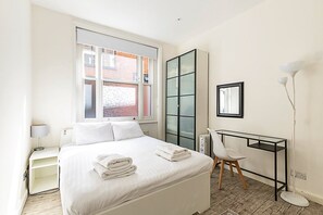 3 habitaciones, tabla de planchar con plancha y acceso a internet