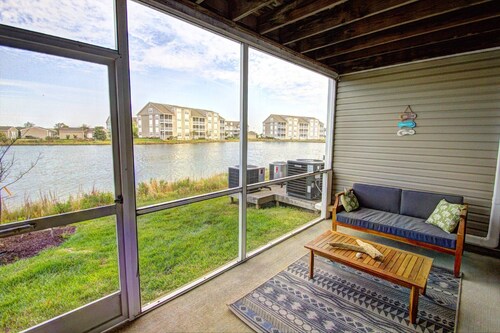 Pet Friendly, 2 Kayaks, 2 SUPS, Pool, Kids' Pool, Free* Golf & Activities, 10 Mins to Beach, 1st Fl.