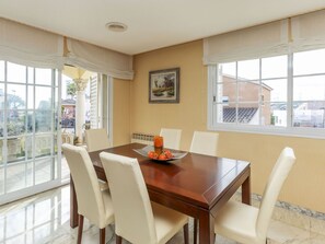 Dining - Bon repos by Interhome (Cunit)