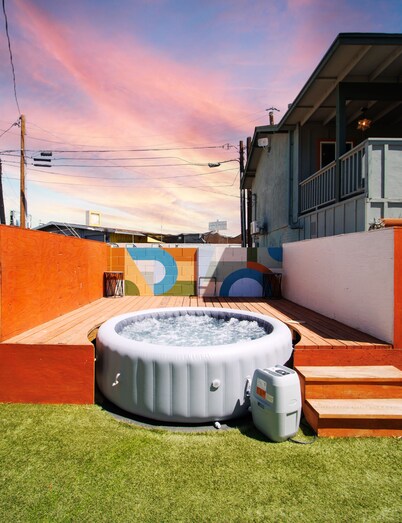 Stylish "NEW" Home- Hot Tub - Near Downtown, PHX Airport, and ASU