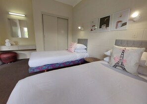 2 bedrooms, WiFi, bed sheets