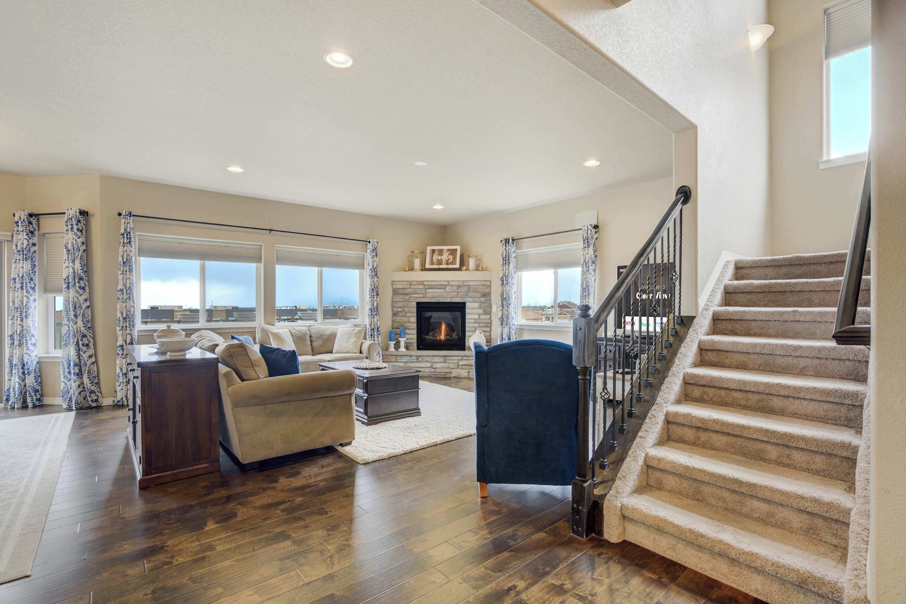 TV, peis og kontorer