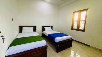 4 habitaciones, tabla de planchar con plancha, wifi y ropa de cama
