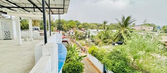 Trinco Town Family Guest House 4-bedroom house in charming Trincomalee with AC,