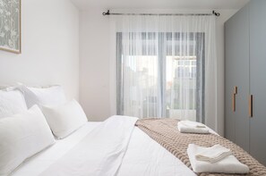 2 bedrooms, iron/ironing board, Internet, bed sheets