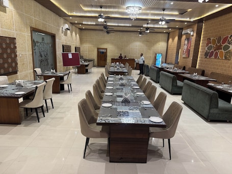 Restaurant. Meera Resort- Korba