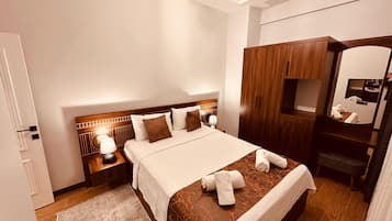 Egyptian cotton sheets, premium bedding, minibar, desk