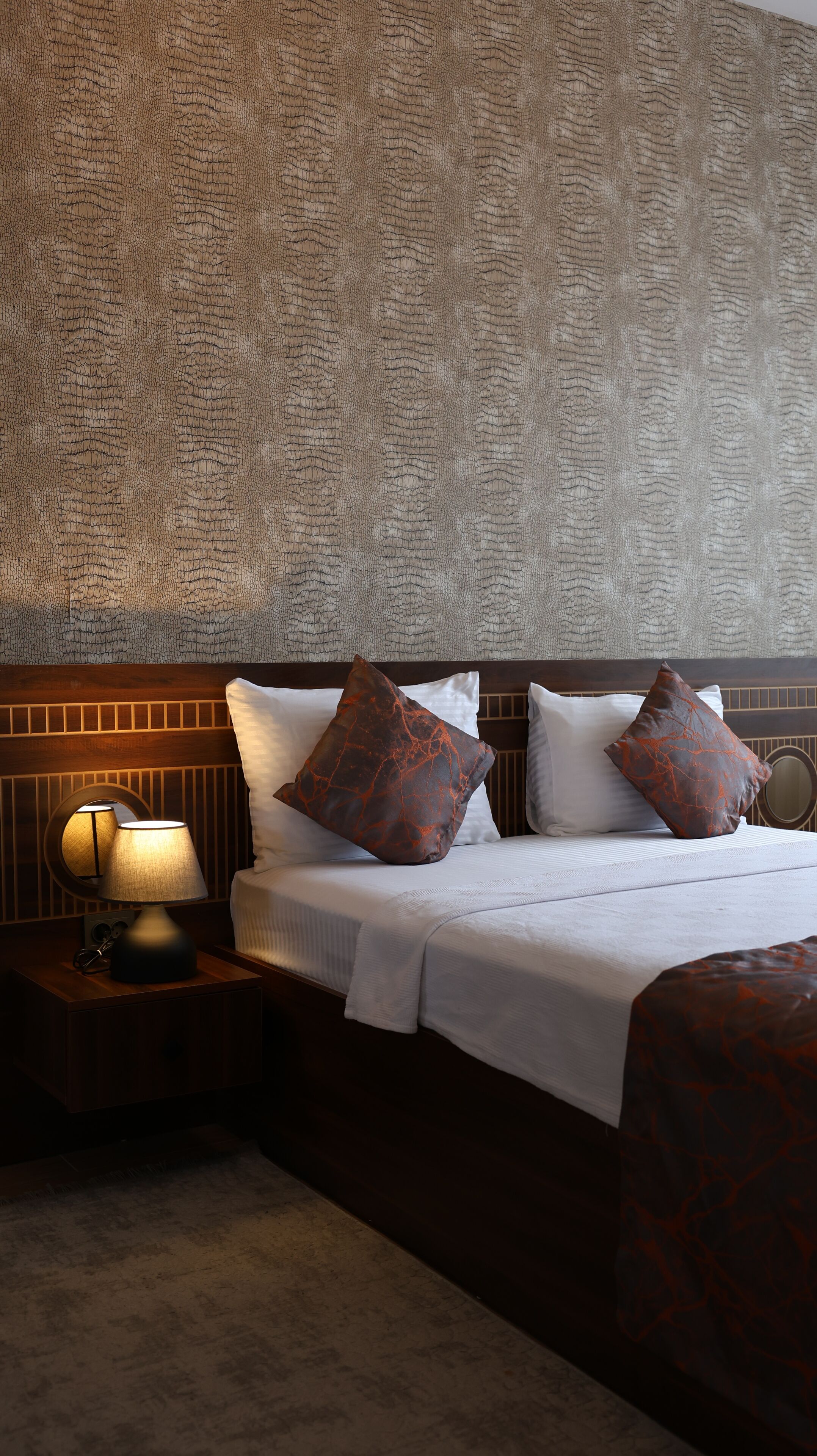 Lakens van Egyptisch katoen, luxe beddengoed, een minibar, een bureau