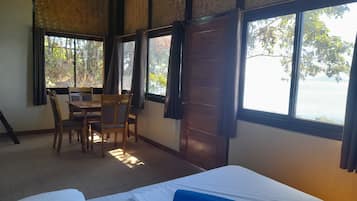 1 slaapkamer, een bureau, wifi, beddengoed