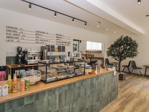 Cottage | Dining - Hodge Luxury Pod (Keswick)