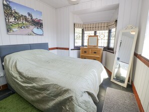 2 bedrooms, individually decorated, individually furnished, free WiFi