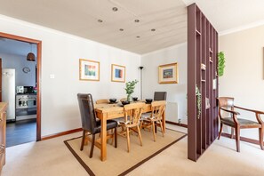 Dining - Dempster Court (No 10 ) (St Andrews)