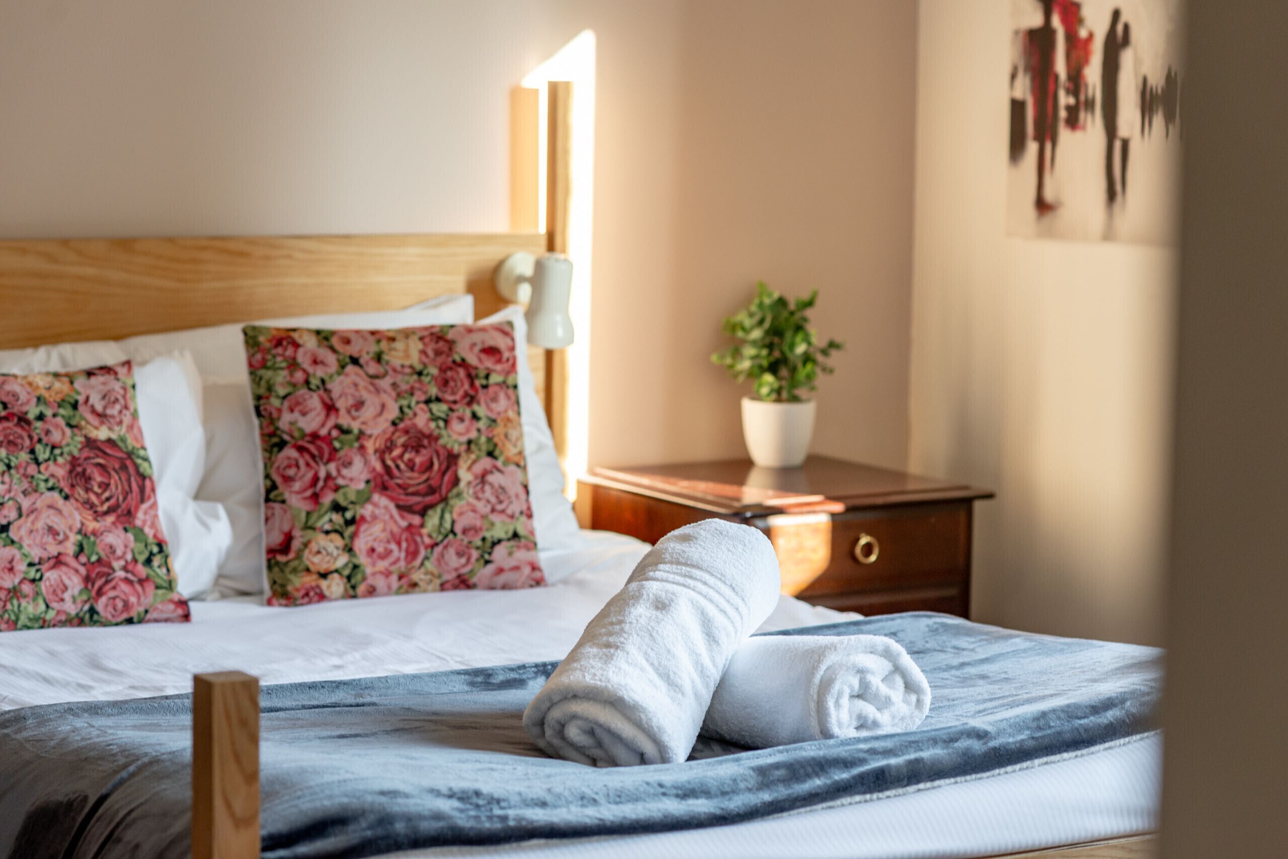 3 bedrooms, iron/ironing board, WiFi (free), bed sheets