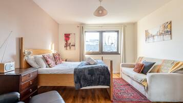 3 bedrooms, iron/ironing board, free WiFi, bed sheets