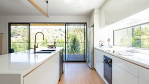 Refrigerador, microondas, horno, placa de cocina