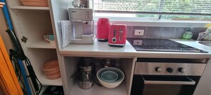 Micro-ondes, four, plaque de cuisson