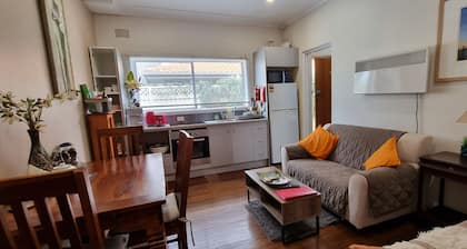 Unit 2 - Lovely, peaceful 1 bedroom unit - Wanda Beach & Cronulla Golf Links