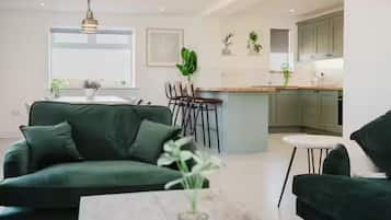 Cottage, Garden View | Living area