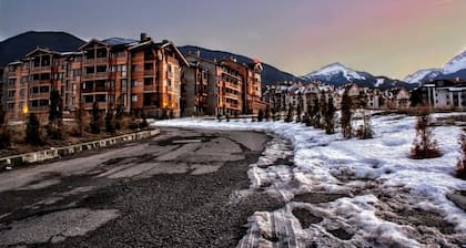 Bansko Bulgaria - 1-bedroom Suite Condo With Mountain View