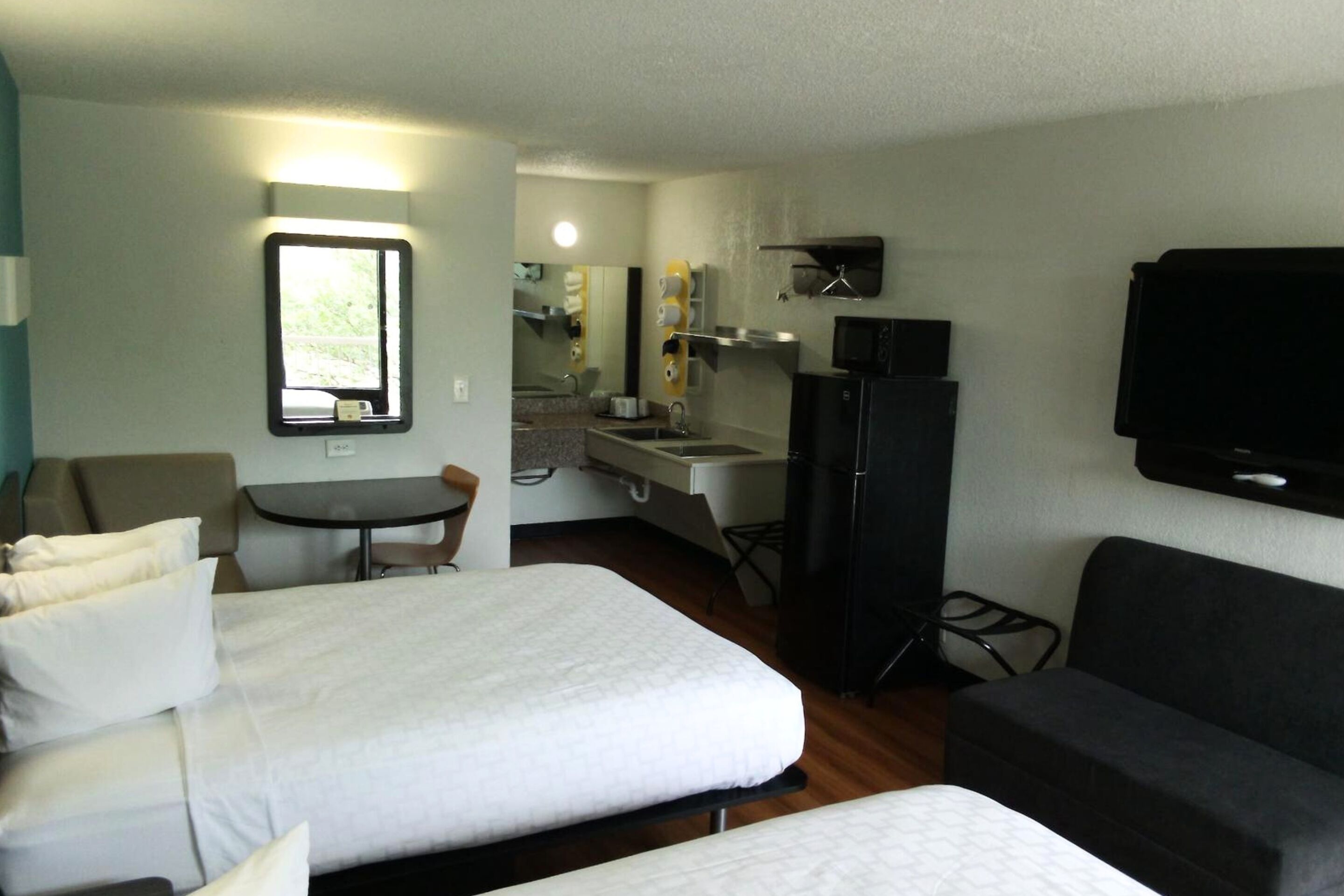 Room, 1 Bedroom | Desk, bed sheets