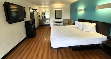 Blue Way Inn & Suites By Jasper Beeville