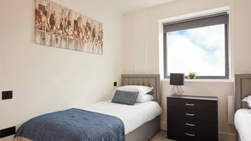 2 bedrooms, iron/ironing board, WiFi