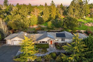 Exterior - Sonoma Hideaway w/ Private Pool, Fire Pit, Game Room + Guest Studios (Sebastopol)
