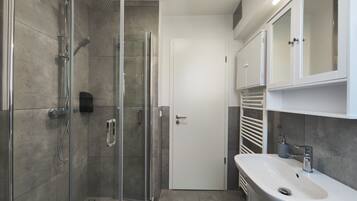 Apartamento clássico, várias camas, cozinha (White-star) | Banheiro