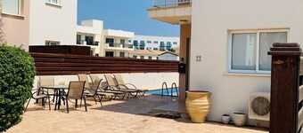 Superb 2 bedroom villa - sleeps 4, with private pool, in charming Pernera