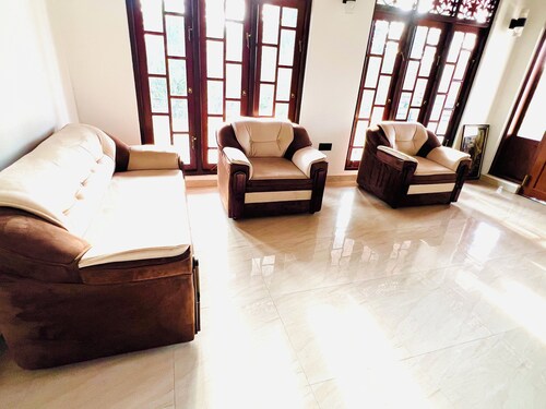 5-bedroom villa in wonderful Negombo, 10 mins away from Airport & Beach.