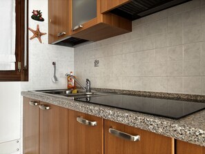 Apartment, 2 Bedrooms, Balcony, Pool View | Interior