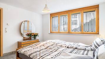 2 dormitorios, tabla de planchar con plancha, wifi gratis y ropa de cama