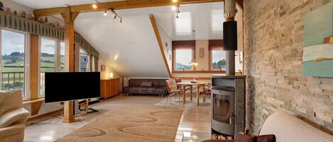 TV, fireplace, stereo