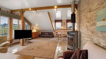 TV, fireplace, books, stereo