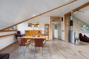 Dining - Holiday Apartment 'Panoramablick' with Sauna, Mountain View, Private Terrace and Wi-Fi (Olsberg)