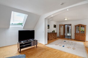 Interior - Apartment 'Serr' with Balcony and Wi-Fi (Lauf)